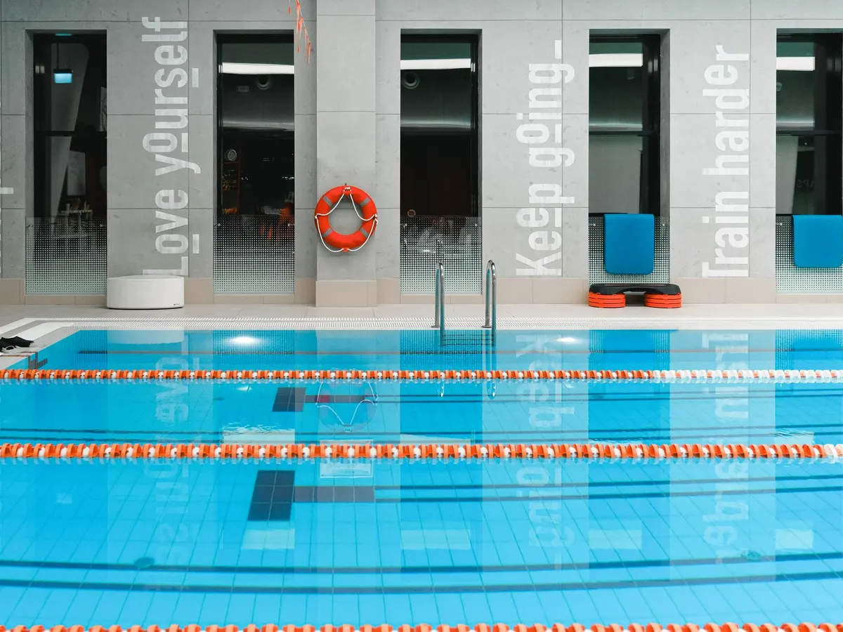 Piscine design en coque acrylique